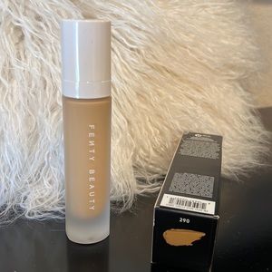 Fenty Beauty Pro Filt’r Soft Matte Longwear Liquid Foundation color 290